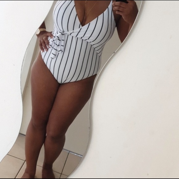 🎉HP🎉 NATALIA Stripe Side Tie Monokini - Picture 4 of 8